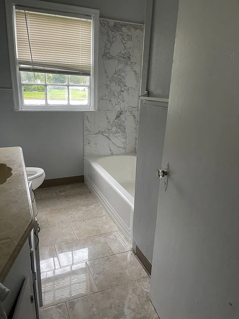 3 Bedrooms 2 Bath Spacious Brick Home — Photo 4