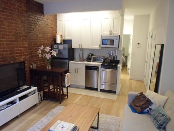 3rd image of 218 E 84th St #B2