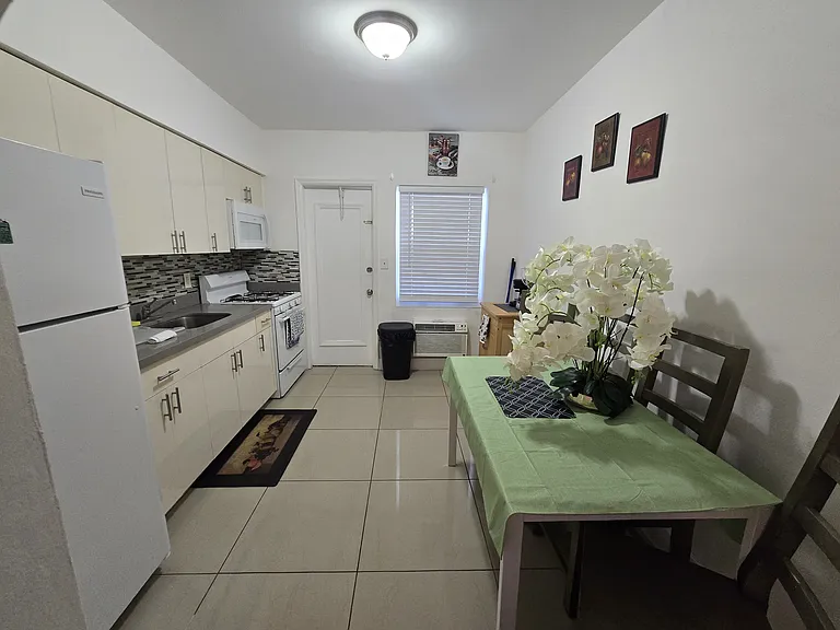 2305 Monroe St #1 — Photo 12