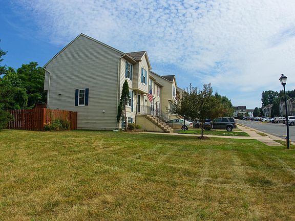 3rd image of 710 Sedgwick Ct
