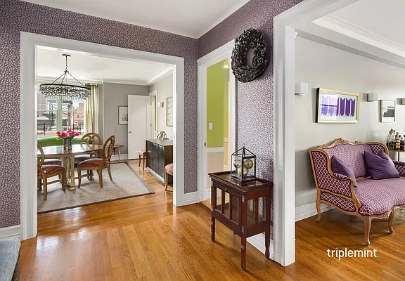 Sold by Triplemint | media 1