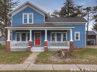 89 Oak St, Cedar Springs, MI 49319