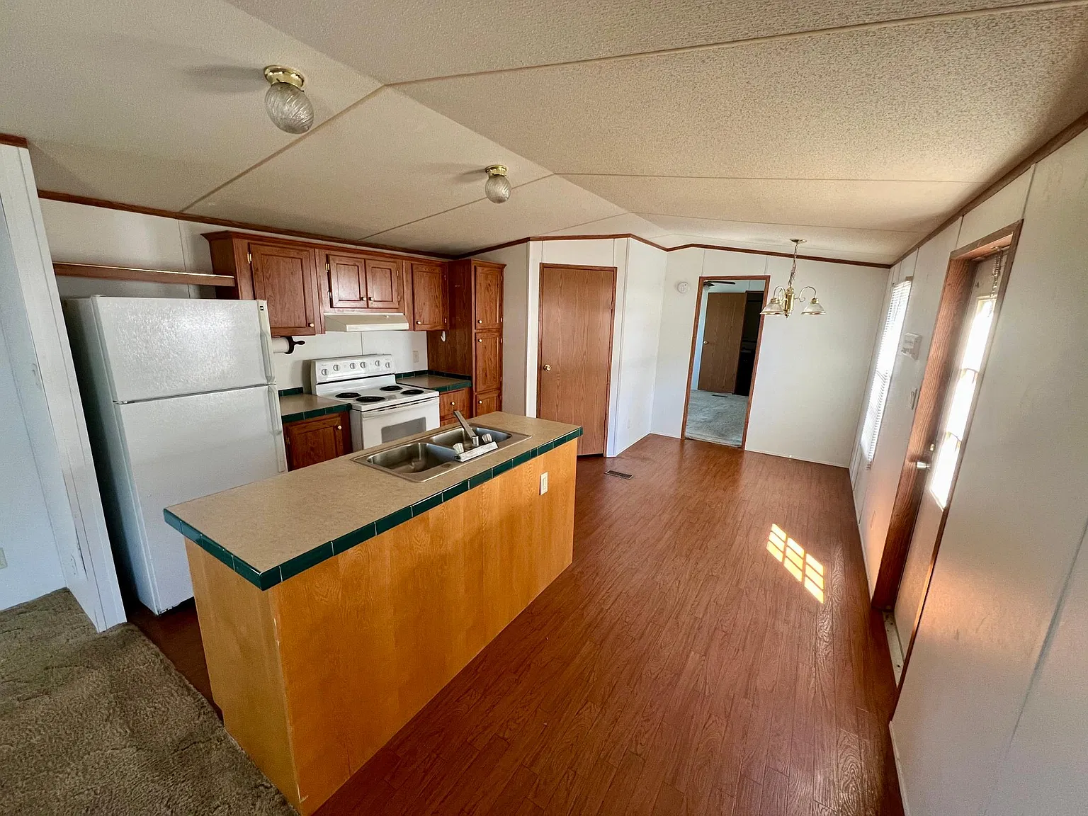 2 bed, $995 — Photo 4