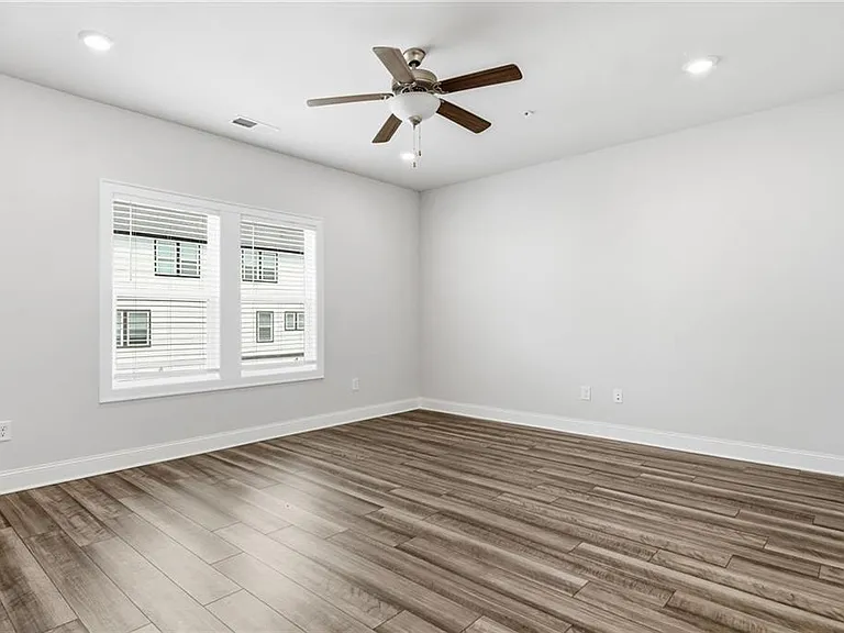 407 Lincoln St — Photo 27