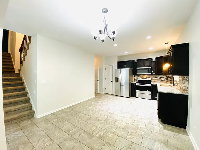 1194 Eagles Bluff Dr — Photo 9