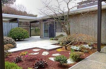 Courtyard garden