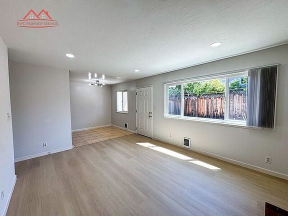 3rd image of 1578 Albatross Dr #3