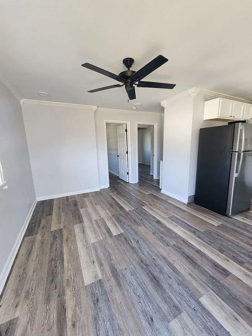 1506 Oakwood Ave NE — Photo 3