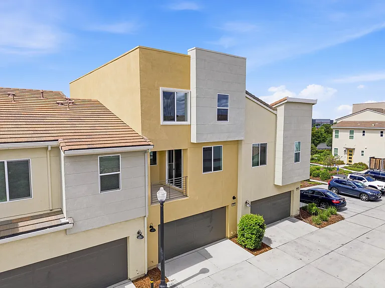 3818 E Commerce Way — Photo 32