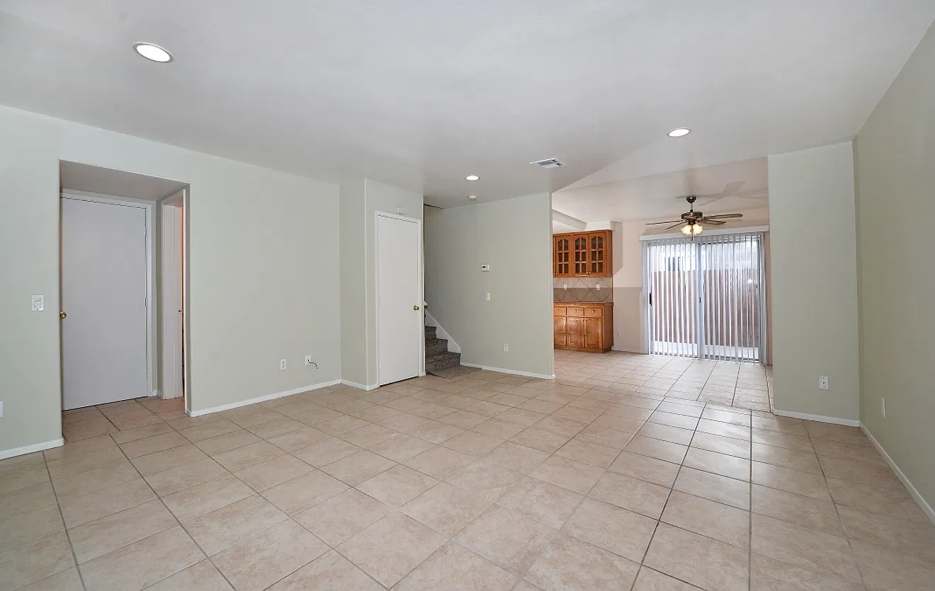 70 Quintard St — Photo 2