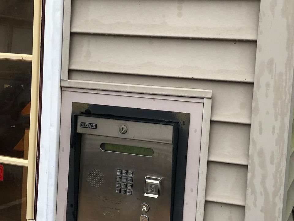 2nd image of 424 Peterson St