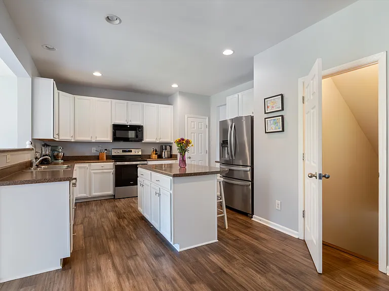 636 Wolfeboro Ln — Photo 9