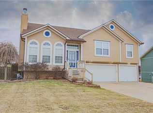 507 Sunny Ln, Raymore, MO 64083
