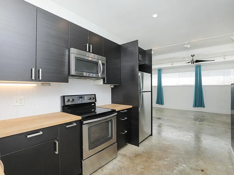 2215 Cleburne St — Photo 17