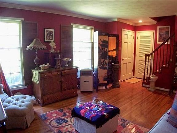 2nd image of 2125 Oakridge Dr