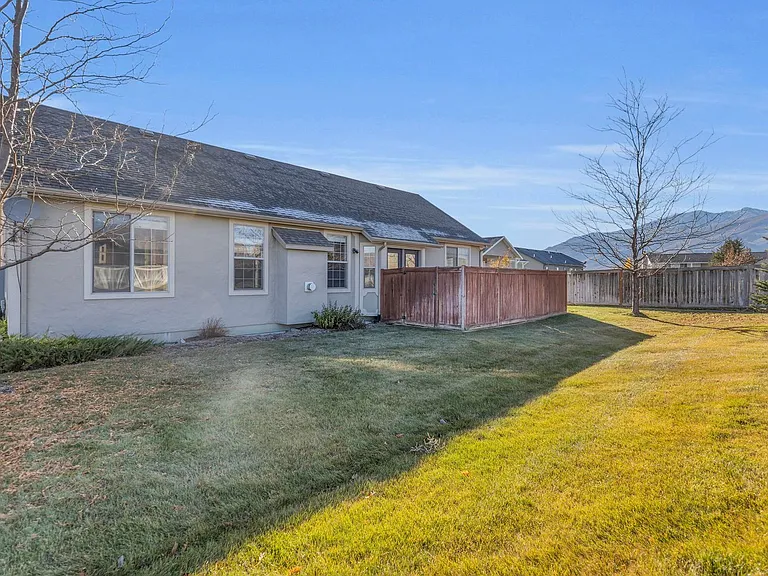 832 E Michie Ln — Photo 34