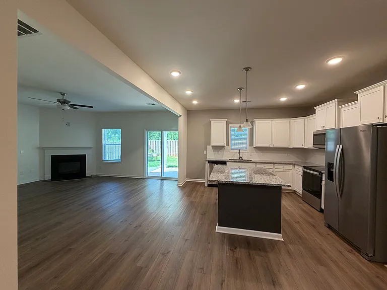 1102 Silverbend Trl — Photo 6