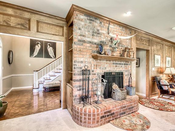 4th image of 8988 Meadow Creek Dr
