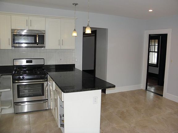 4th image of 90 Kinsley St