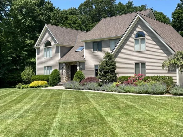 4 Meola Drive, Carmel, NY 10512