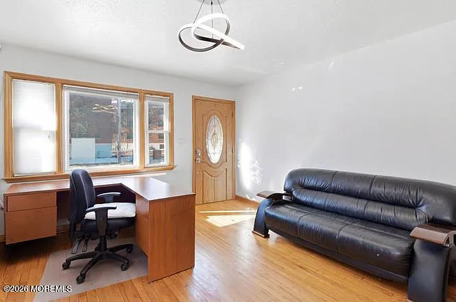 22 Schuyler Ave — Photo 2