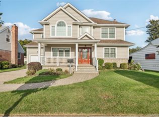 470 Argyle Rd, Mineola, NY 11501
