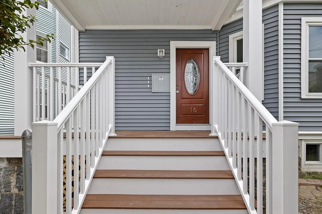 16 Leslie St — Photo 3
