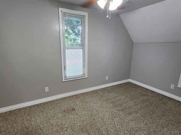 225 E Edwards St — Photo 48