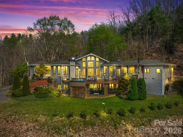 221 Connection Cir, Robbinsville, NC 28771