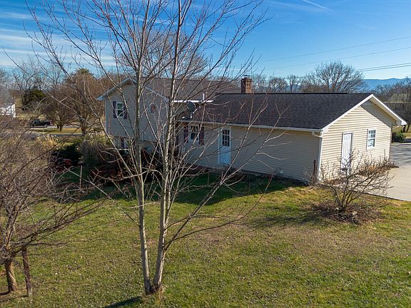 3rd image of 412 George Washington Dr
