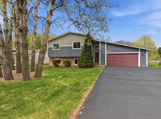 8490 Knollwood Dr, Mounds View, MN 55112