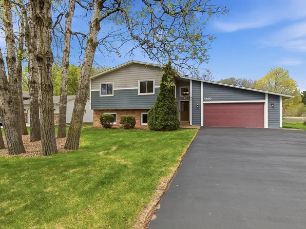 8490 Knollwood Dr, Mounds View, MN 55112