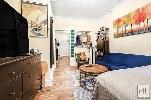 Rented by Charney Real Estate LLC | media 8