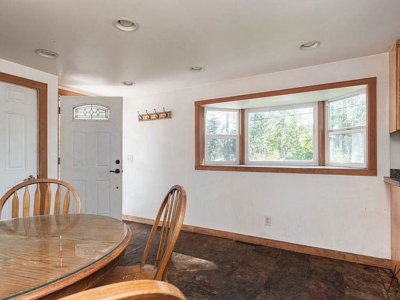 5th image of 218 Antoinette Ave