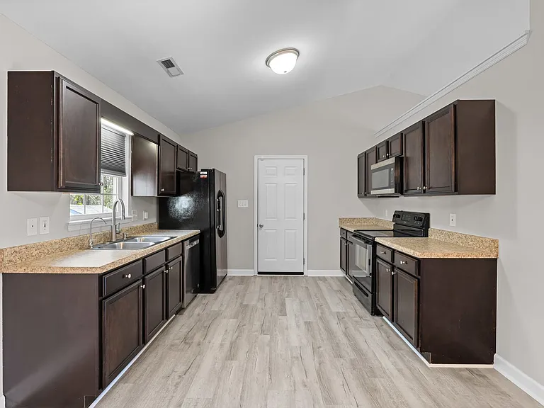 322 Reid Ct N — Photo 16