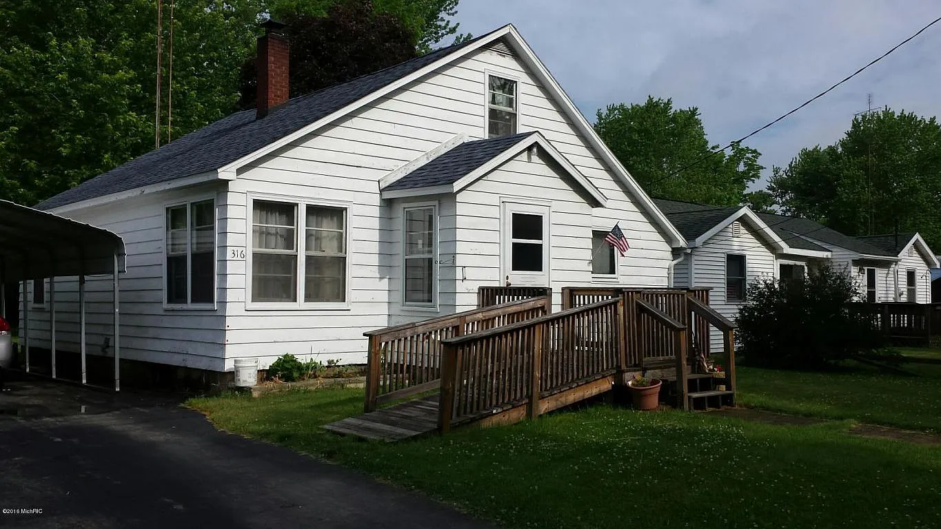 316 S Pleasant St photo 1