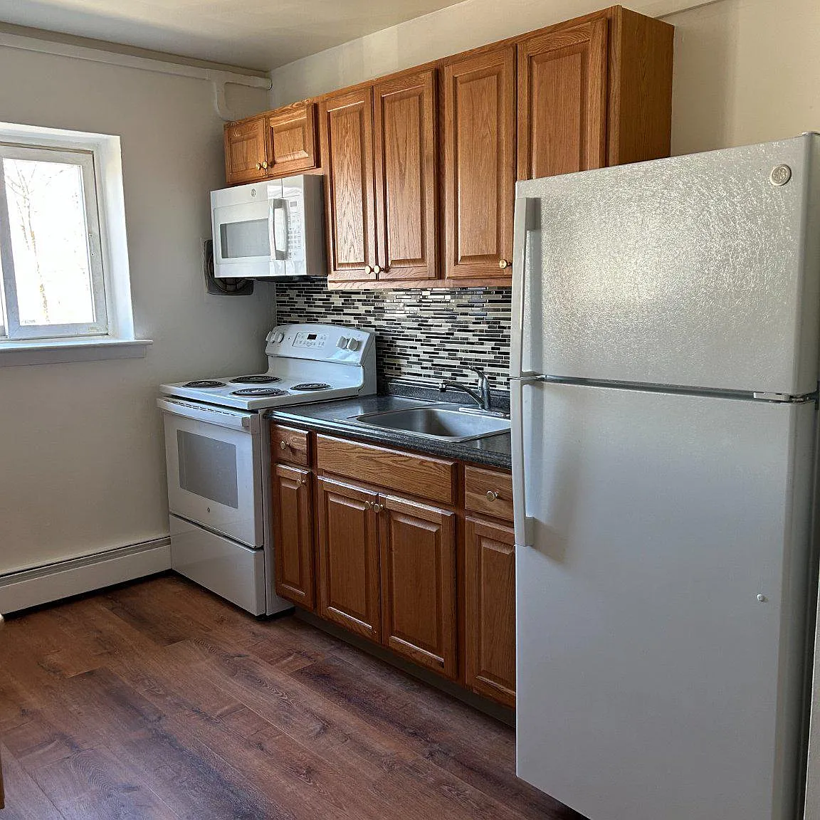 2 bed, 1.0 bath, 800 sqft, $1,400 — Photo 2