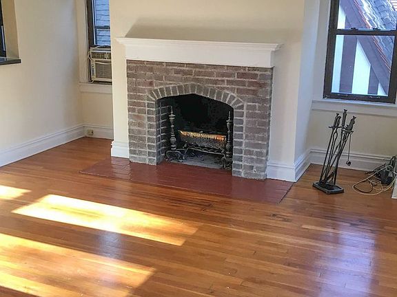 2nd image of 52 Greenway N #3