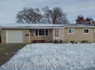 1140 4th Ave E, Dickinson, ND 58601