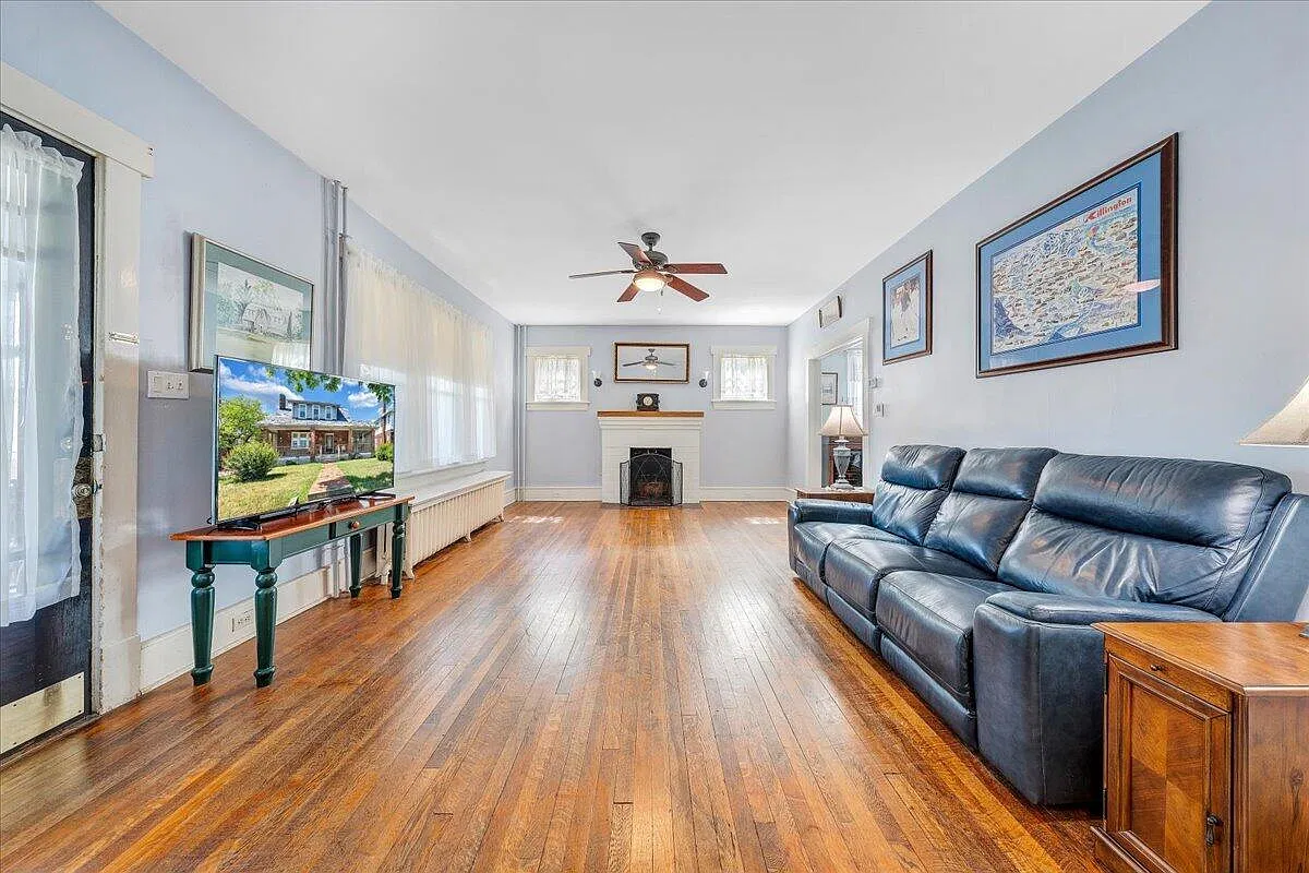 3 bed, 1.5 bath, 1785 sqft, $1,995 — Photo 3
