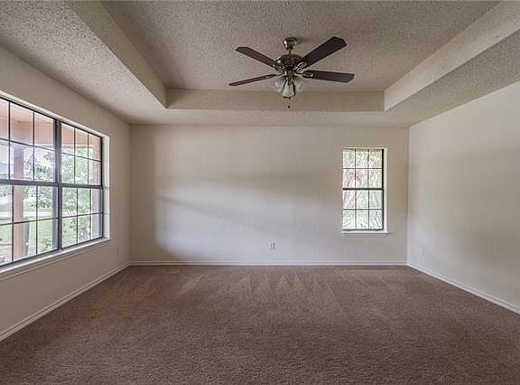 3rd image of 812 Prairie Creek Dr