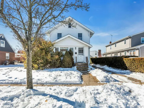 463 S 3rd Street, Lindenhurst, NY 11757