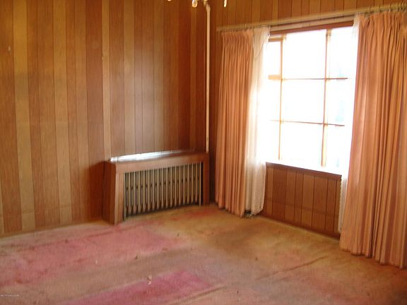 4th image of 241 E Noble St
