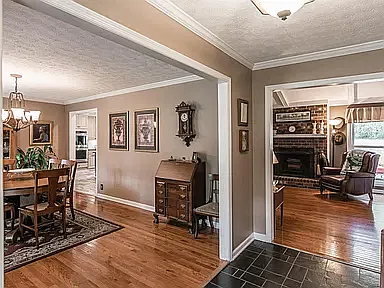3 bed, 1992 sqft, $2,350 — Photo 2
