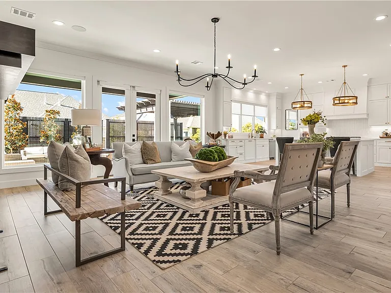 2033 Pebble Bend Dr — Photo 3