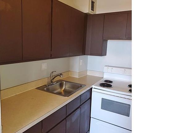 4th image of 7130 S Jeffery Blvd #512D