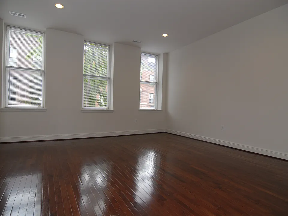 909 N Calvert St #300