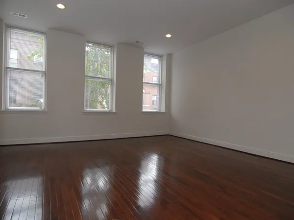 909 N Calvert St APT 300, Baltimore, MD 21202