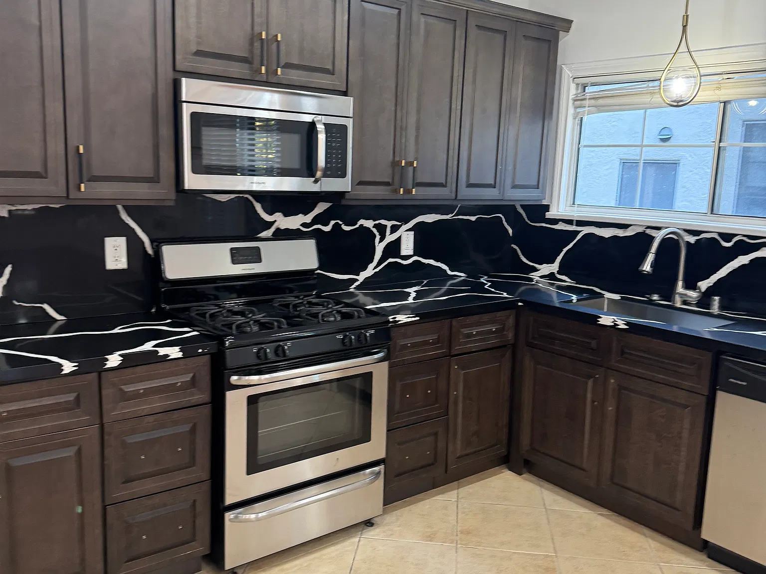 2 bed, 1300 sqft, $3,699 — Photo 2