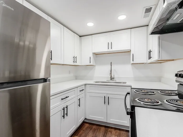 45 Governor Pl #24 — Photo 31